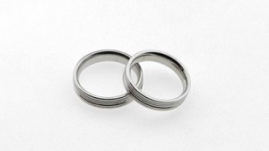 silver wedding ring