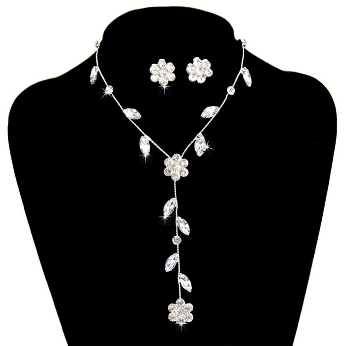 Beautiful Flowers and Leaves Necklace and Earrings